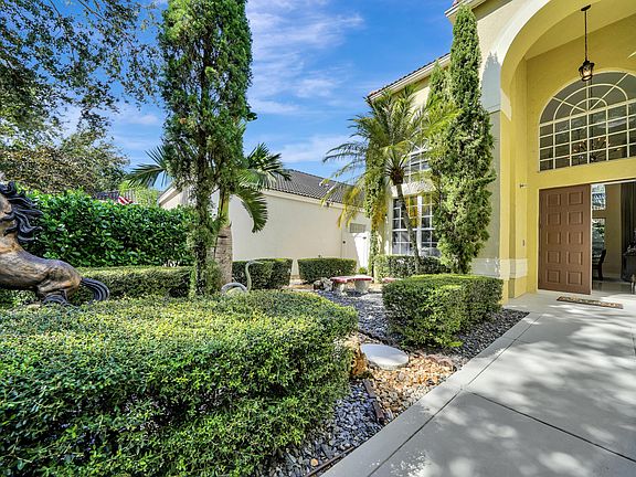 5th image of 6395 NW 78th Drive