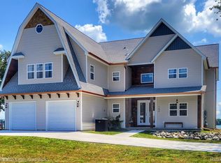102 Delta Dr, Algonac, MI