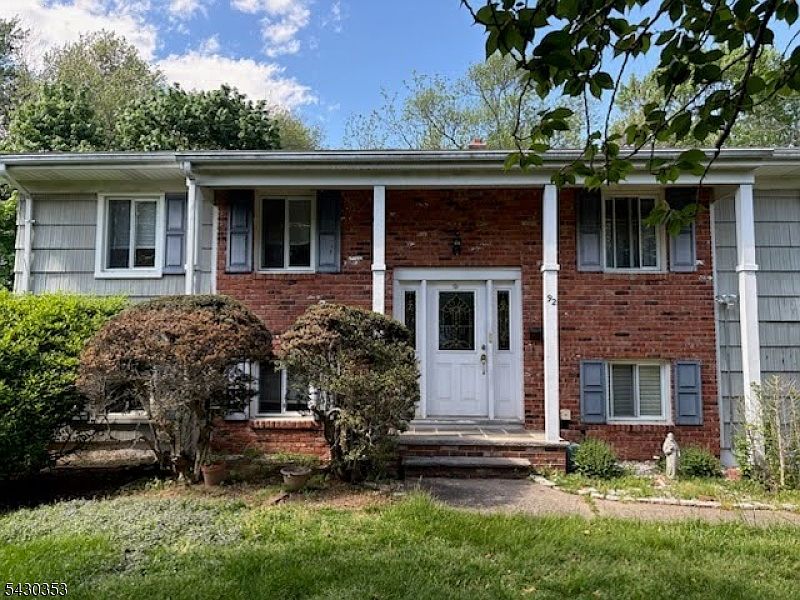 1st image of 92 Fairway Dr