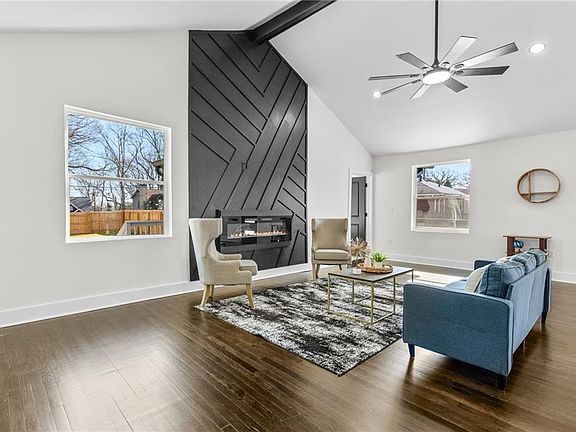 5th image of 968 Bruce Cir SE