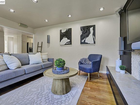 5th image of 2620 Shady Draw