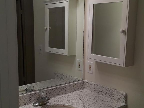 4th image of 4152 Whitsett Ave APT 101