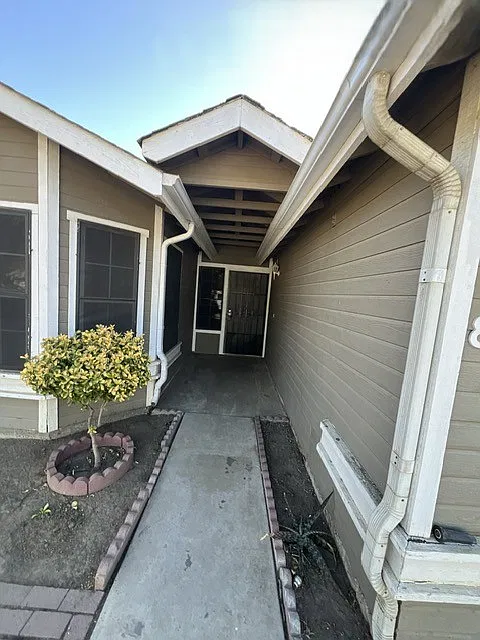 3 bed, 1432 sqft, $1,850 — Photo 4