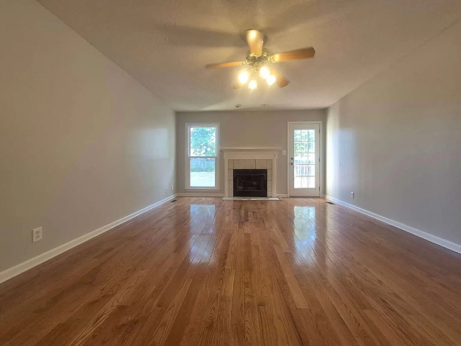 4 bed, 3.0 bath, 1828 sqft, $1,750 — Photo 2