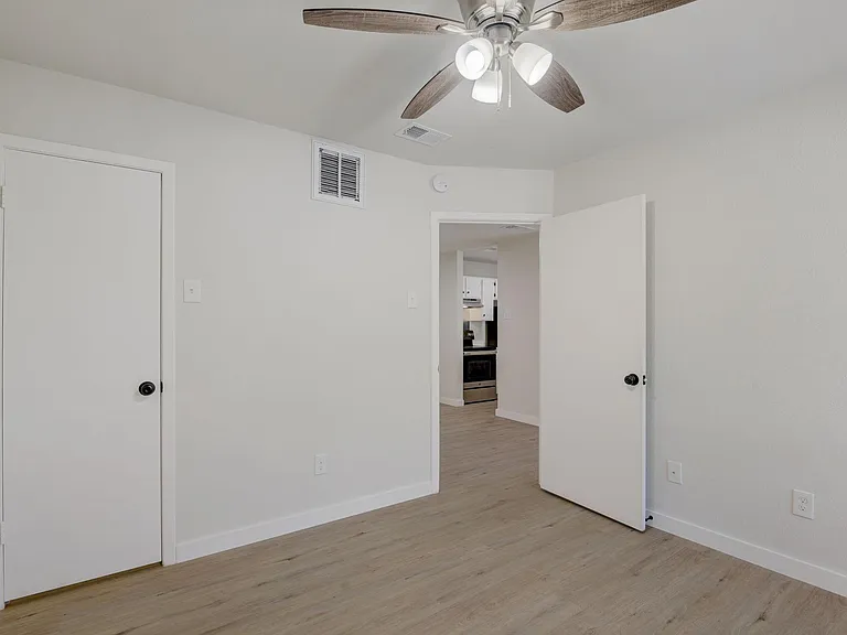 Moser Gardens Apartments — Photo 10