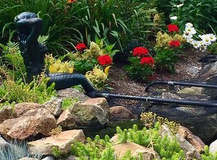 4 Shawnee Ct, Chester Springs, PA 19425