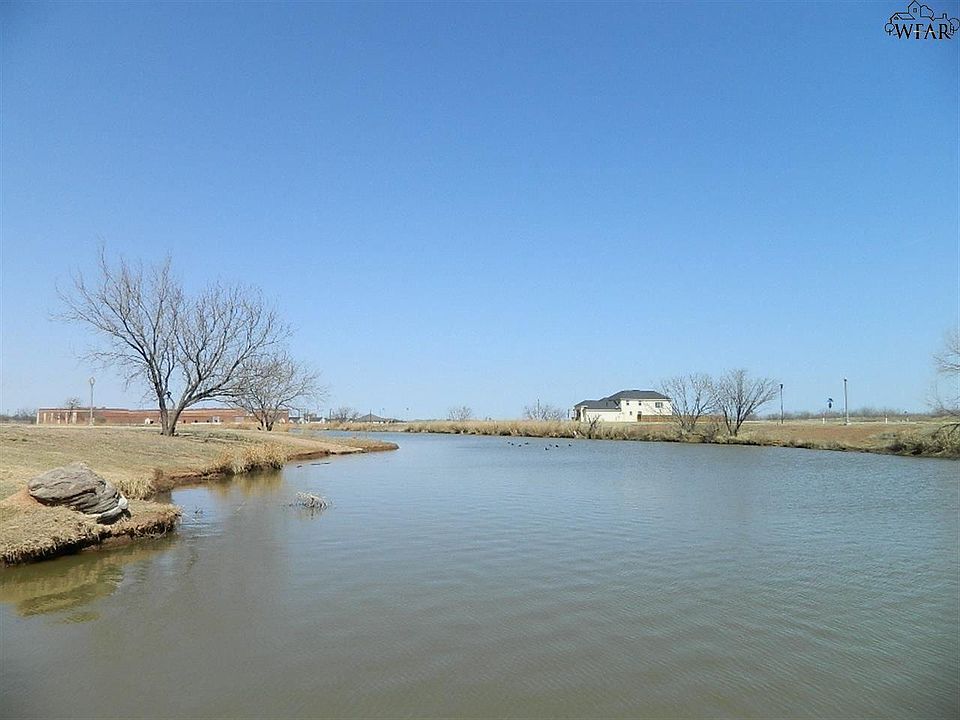 2nd image of 1801 Lake Bend Dr