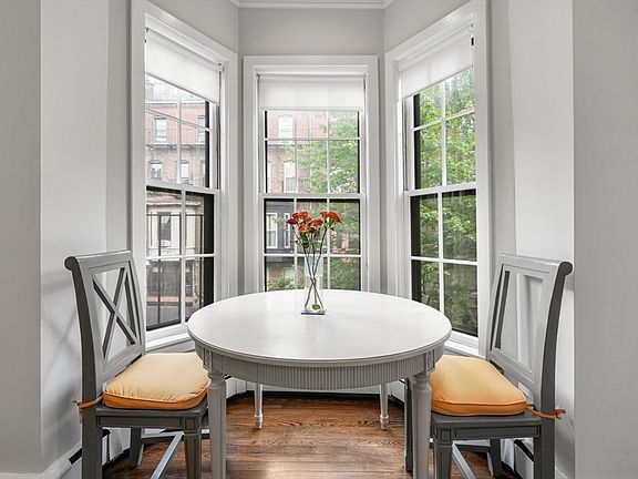 2nd image of 11 Dartmouth Pl #2