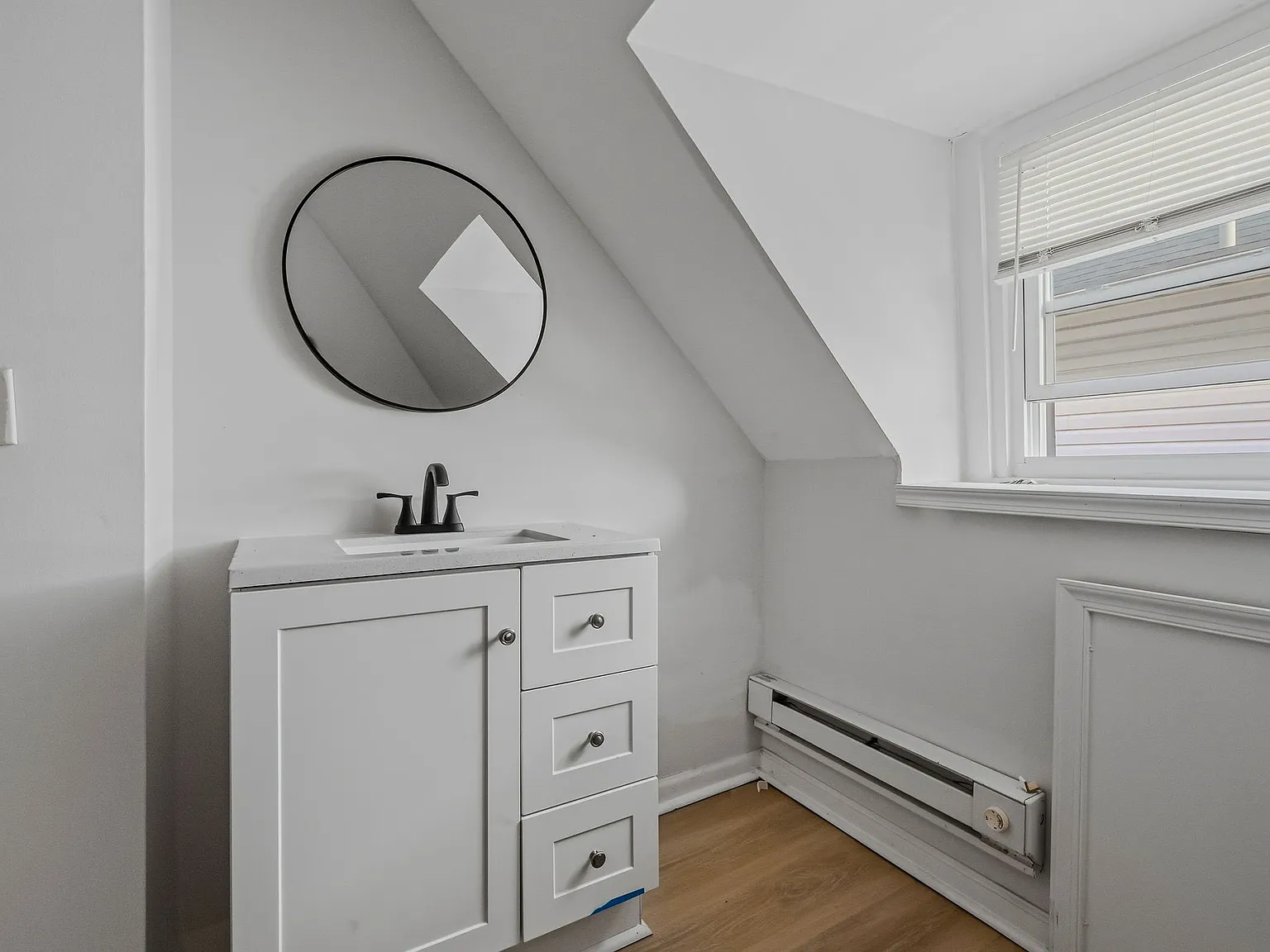 5 bed, 3.5 bath, 2600 sqft, $3,000 — Photo 4