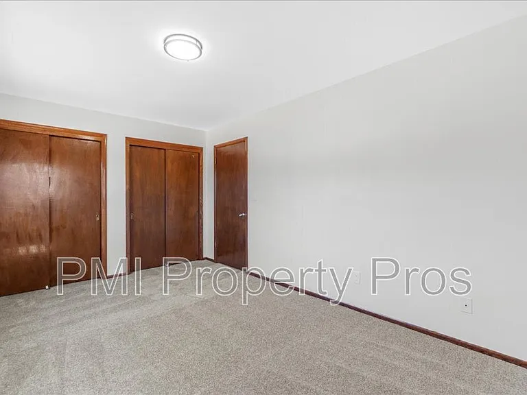 8148 S 88th St — Photo 19