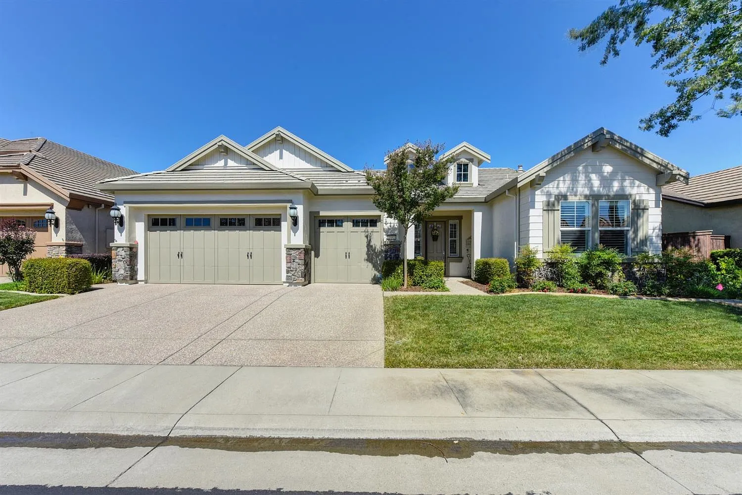 2032 Benton Loop photo 1