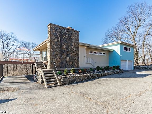 3rd image of 21 Skyview Rd