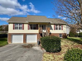 1577 Jasmine Trl, Sevierville, TN 37862