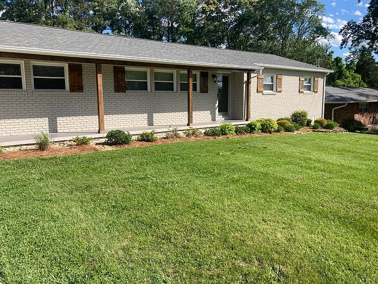 11160 Hughlan Dr — Photo 2