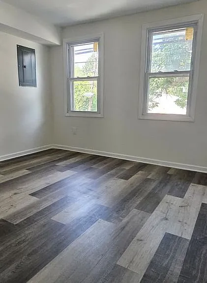 516 Columbus Rd — Photo 3