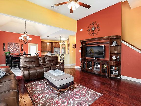 5th image of 10816 Thorngrove Ct