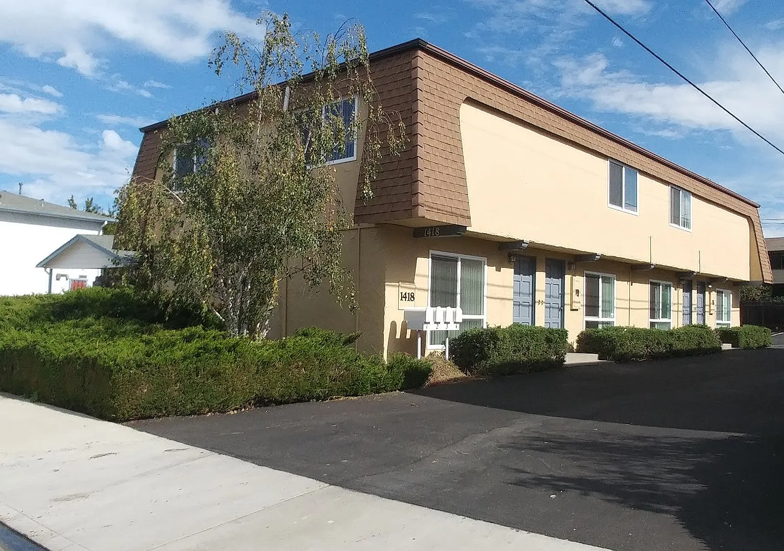 0055 1418 & 1420 Carmel — Photo 2