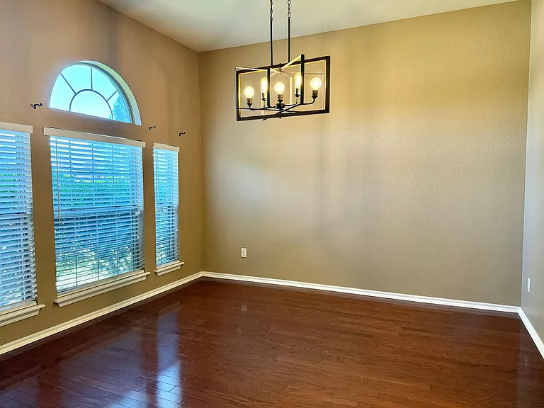 613 Oak Creek Dr — Photo 10