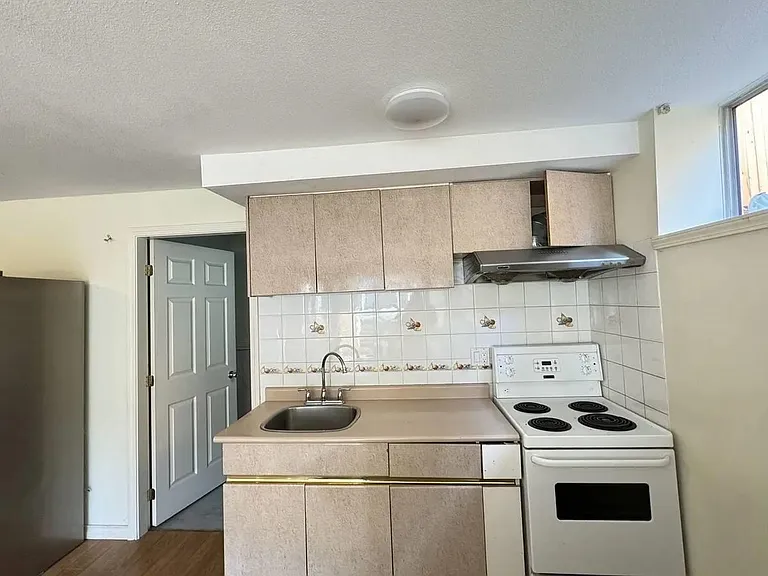 2400 W 19th Ave — Photo 7