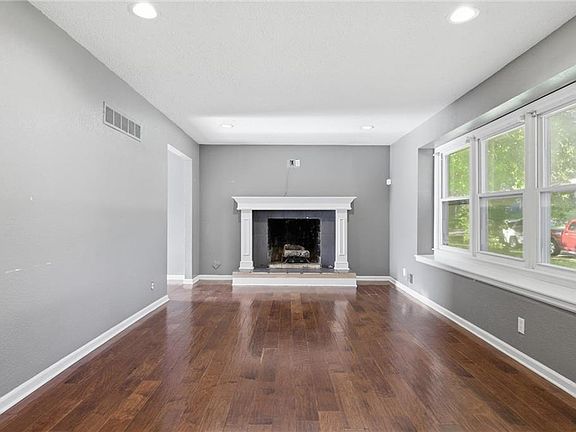 5th image of 3404 S Grand Ave