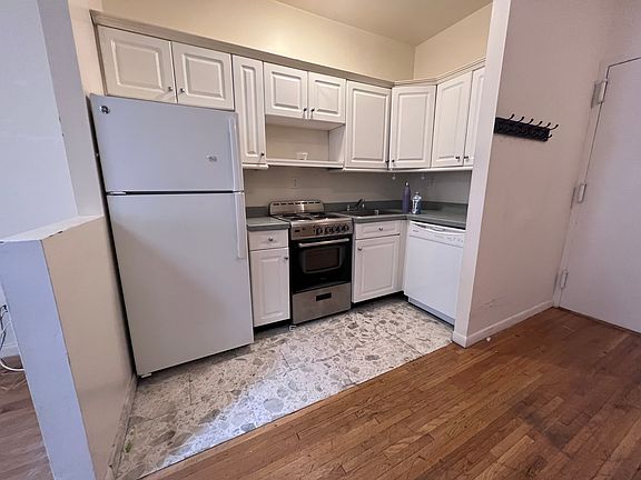 5th image of 249 E 30th St #Phr