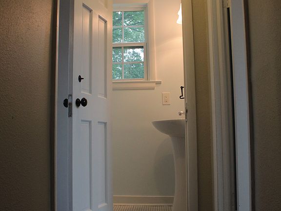 2nd image of 822 N Dupre St