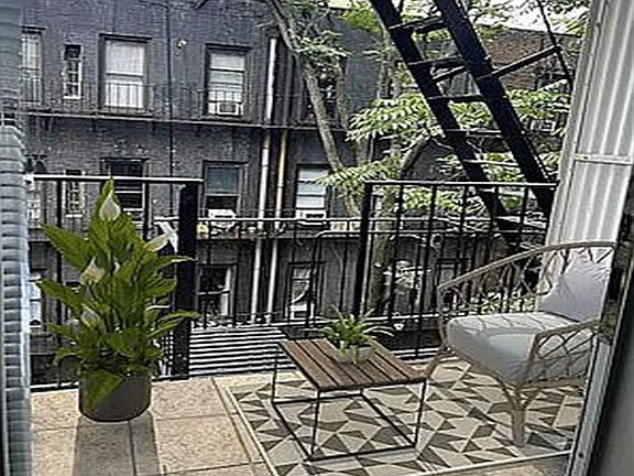 5th image of 308 E 85th St APT 5B