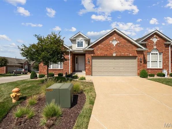 166 Tori Pines Dr, Saint Louis, MO 63129