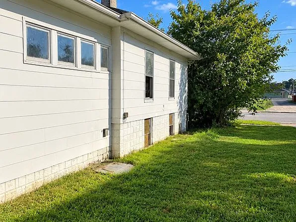 407 W Saint Louis St, West Frankfort, IL 62896