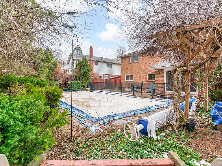 34 Harringay Cres — Photo 49