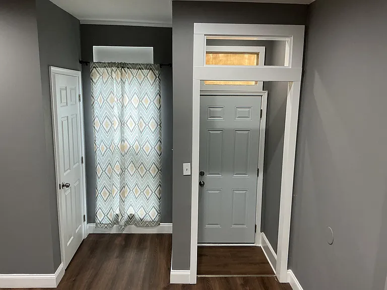 2519 W Fairmount Ave — Photo 14