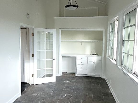 Bonus room. 2nd floor. Great as an office, gym, rec room.