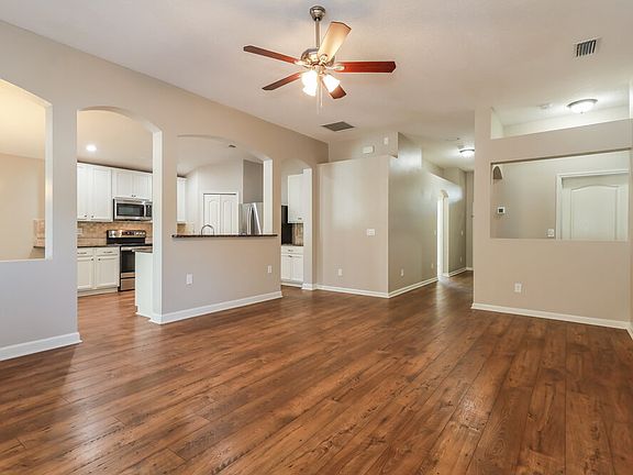 5th image of 134 Thornloe Dr
