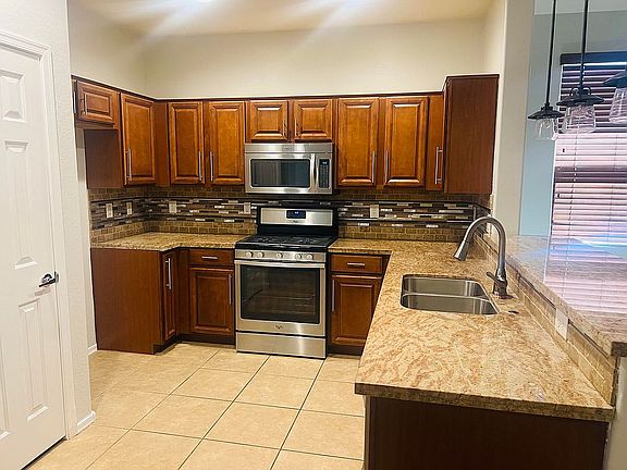 3rd image of 18166 W Ivy Ln