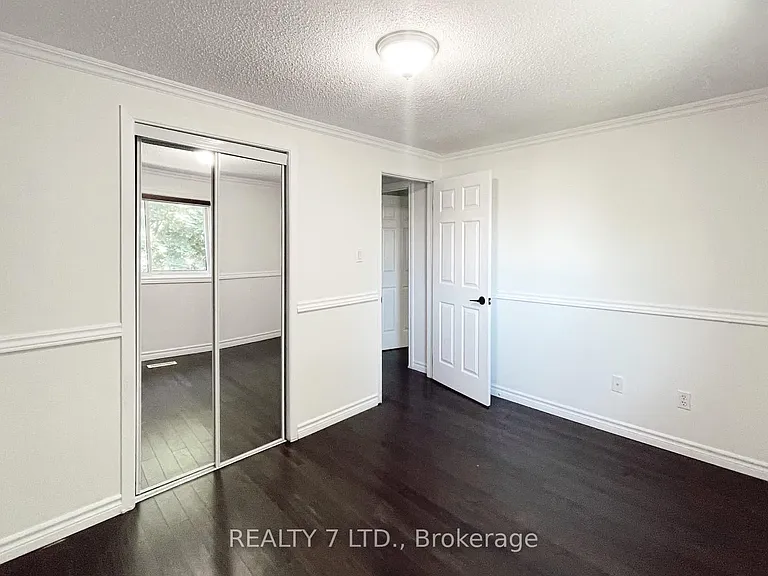 551 Hayward Cres #MAIN — Photo 25