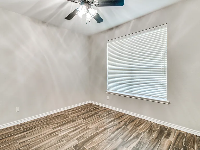 2038 Allyson Dr — Photo 9
