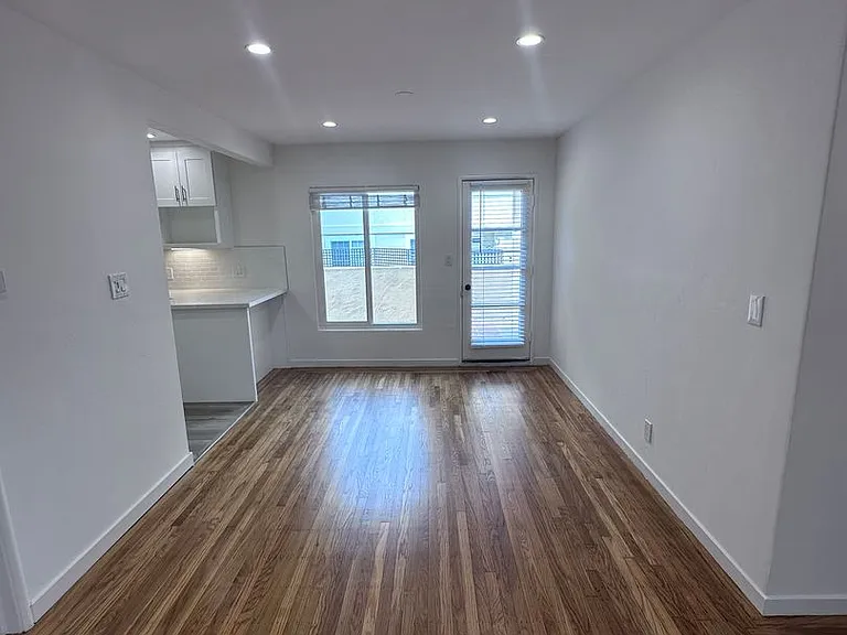 221 N El Camino Real — Photo 17
