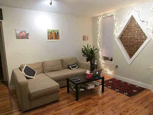 Rented by Lucien Perry | media 21