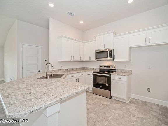 4th image of 2273 Middlebury Dr SE