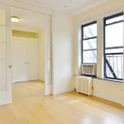 Rented by Park Property Advisors | media 17