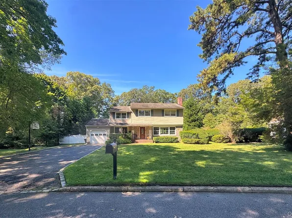 16 Dogwood Drive, Smithtown, NY 11787
