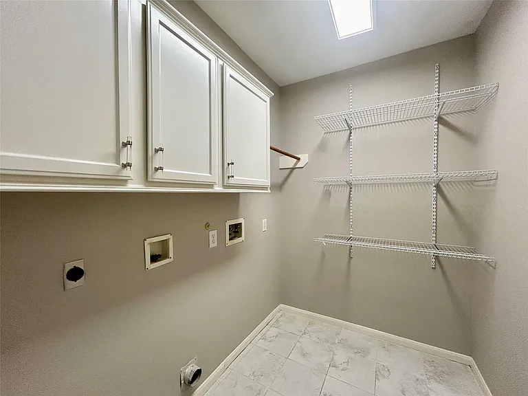 16807 Laguna Springs Dr — Photo 36