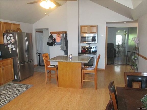 5th image of 34 Fairvale Dr