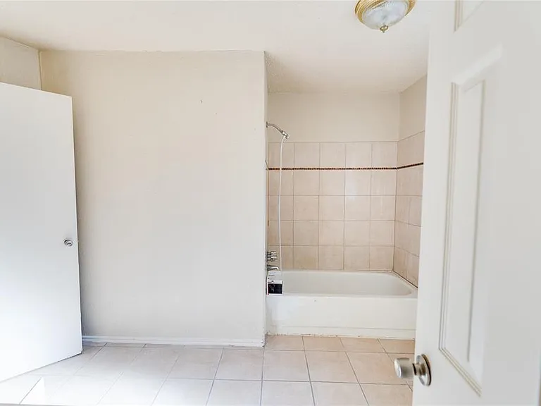 1539 Stevenage Ln — Photo 12