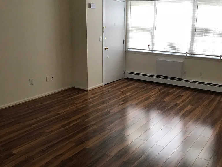 320 E Main St — Photo 9