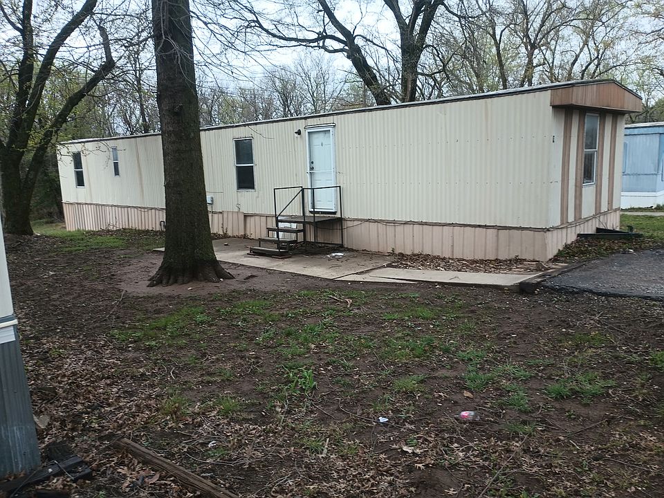 1st image of 327 N County Line Rd #4