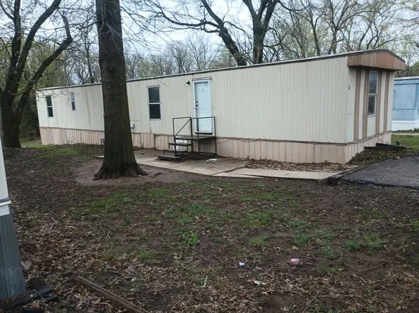 327 N County Line Rd #4, Windsor, MO 65360