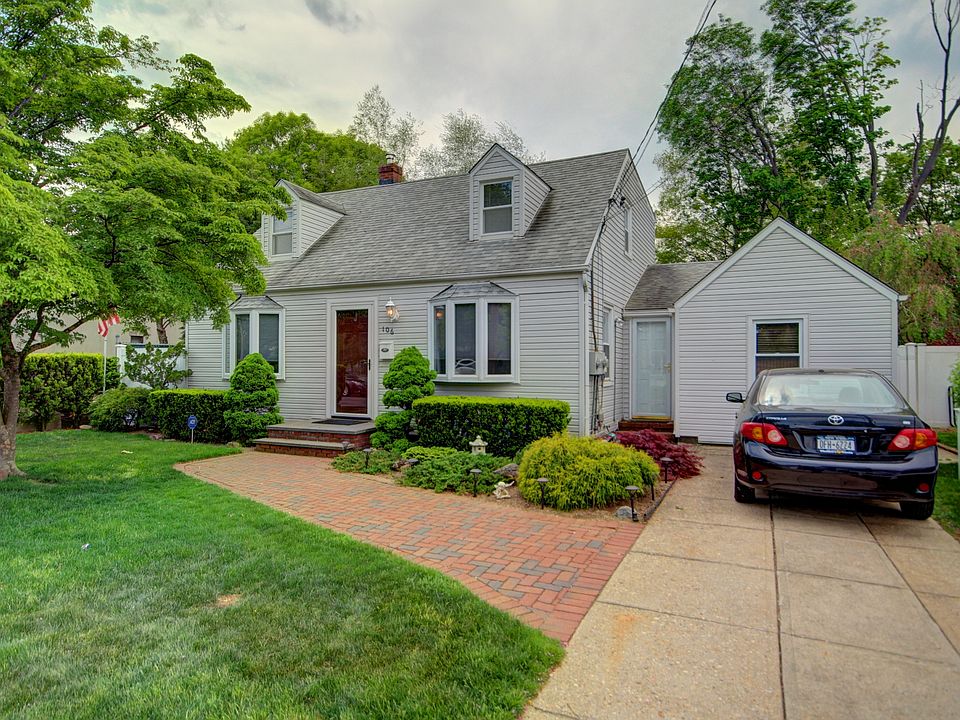1st image of 106 Underhill Ave