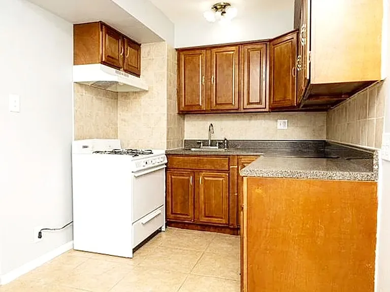 5931 Elmhurst St — Photo 7