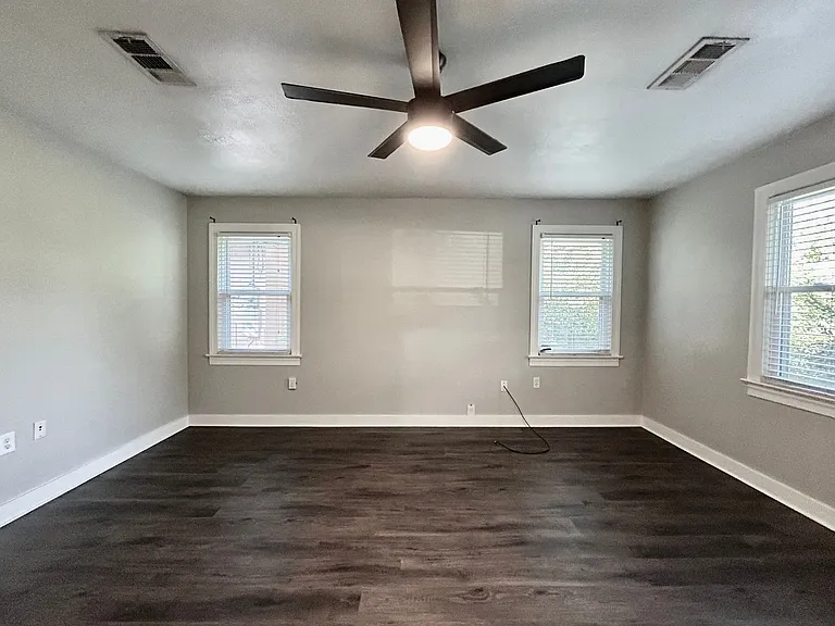 2428 Orpine Ave — Photo 11